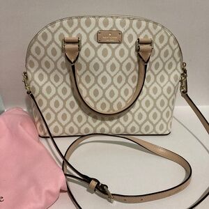 Kate spade in excellent preowned condition